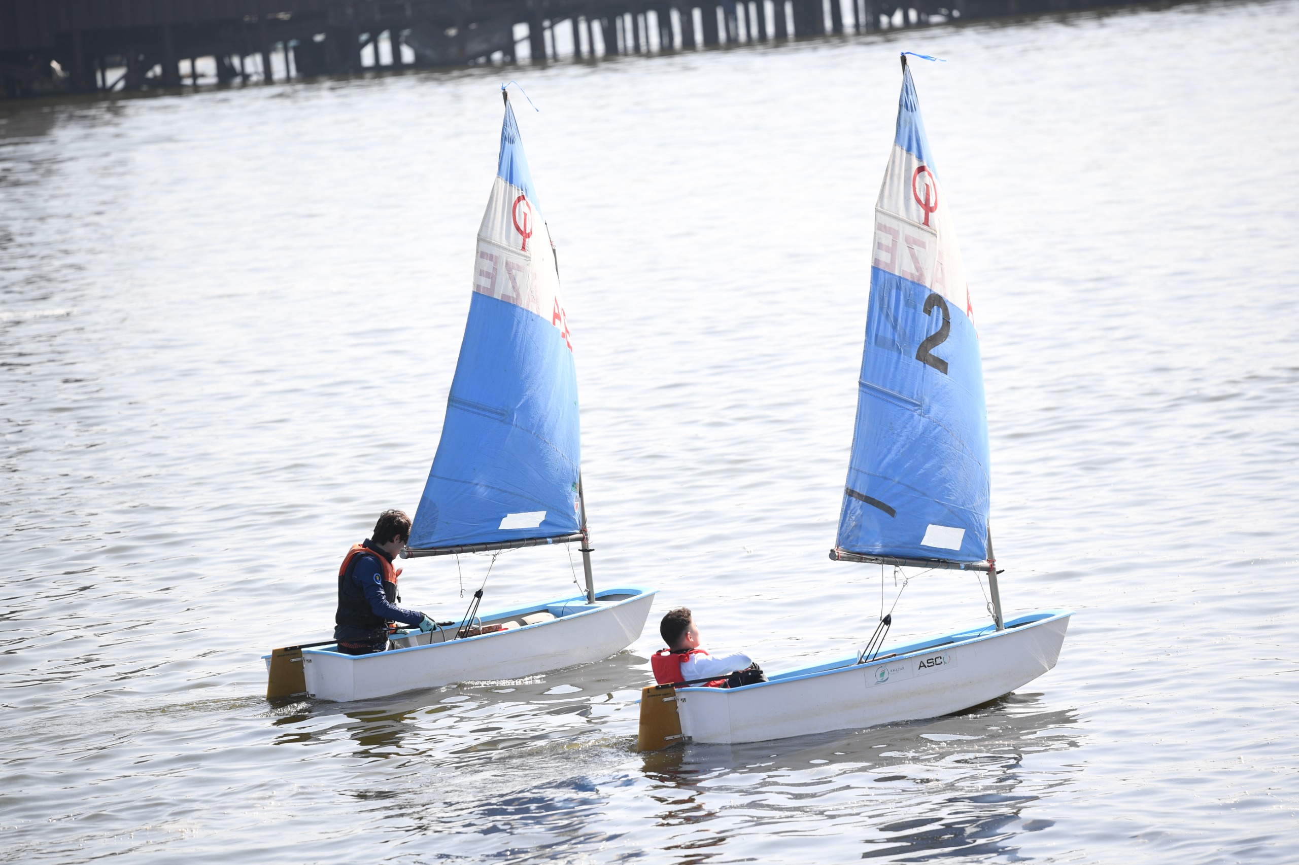 Bakıda Xəzərin suları avarçəkmə və yelkənli qayıqlarla bəzəndi (FOTO)